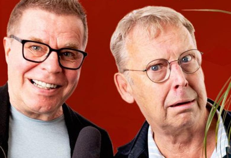 Kuvassa ovat kasvokuvissa vasemmalla Mato Valtonen mustakehyksisissä silmälaseissa ja oikealla Tom Pöysti. Tausta on punainen.
