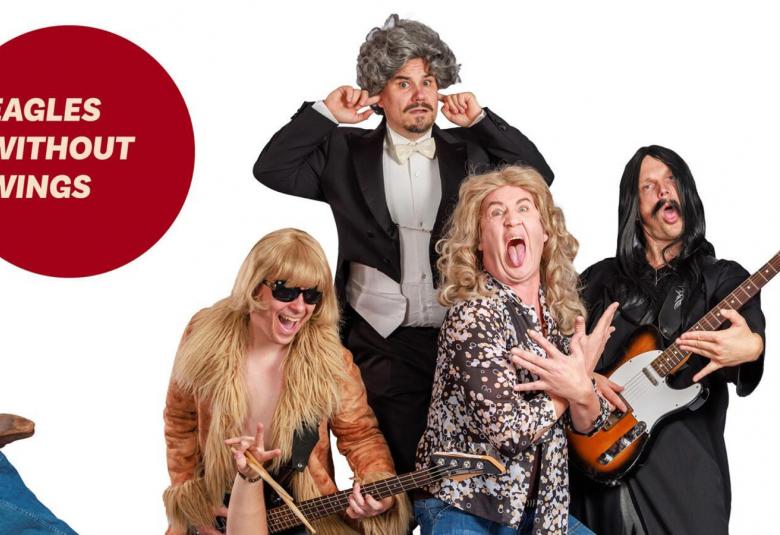 Kuvassa on neljä henkilöä erilaisissa asuissa, kelsiturkissa, frakissa ja kirjavassa jakussa sekä mies mustissa katara kädessään. Punaisessa ympyrässä on teksti Eagles without wings.