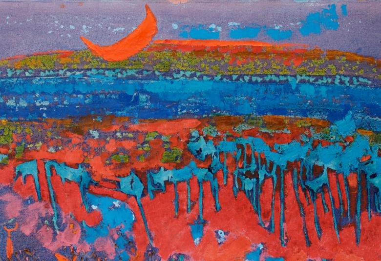 Kuvassa on Särestöniemen taulu, jonka yläosassa on punainen kuu ja alapuolella punaista puun latvustoa ja sinistä tunturia.