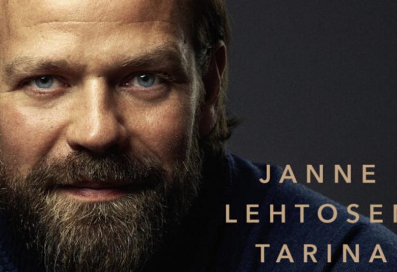 Kuvassa on miehen kasvot ja hänellä on partaa.  Kuvan tausta on tumma ja siinä lukee oikealla alhaalla Janne Lehtosen tarina.