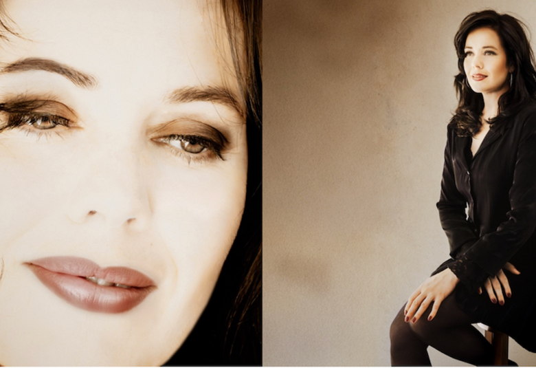 Kuvassa on kaksi kuvaa ja vasemmalla on kasvokuva Oona Airolasta. Oikealla Oona Airola istuu tuolilla ja on mustassa mekossa sivuttain katse vasemmalle. Kuvan sävy on ruskehtava.