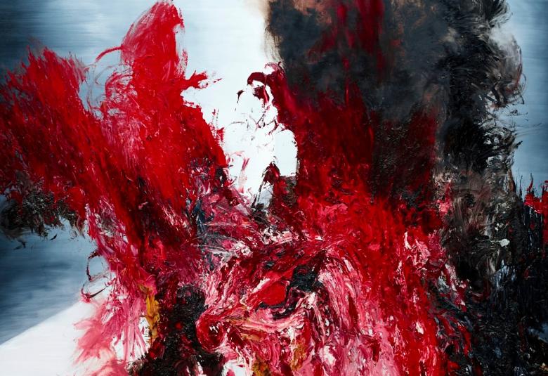 Kuvassa on Anish Kapoorin maalaus, jossa on etualalla punaista,liekkimäistä nousevaa maalausta ja oikealla taustalla tummaa ylöspäin nousevaa savua. Taustalla on vaaleaa ja sinertävää pintaa.