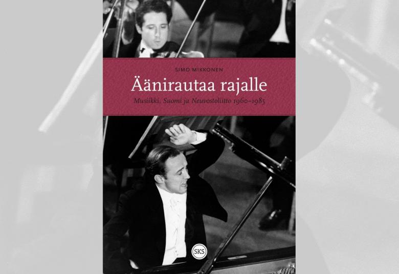 Kuvassa on kirjan kansi, siten että sen molemmin puolin harmaataa. Kansikuvassa on musta-valokuvana yläosassa mies soittamassa viulua. Alempana on mies soittamassa flyygeliä.  Keskellä ylhäällä on viininpunainen tausta, jolla on kirjan nimi valkoisella. 