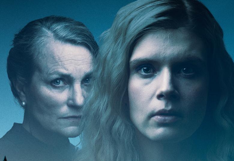 Kuvassa ovat kasvokuvassa Jonna Järnefelt ja oikealla Alina Tomnikov. Kuvan sävy on harmaan sinertävä.  