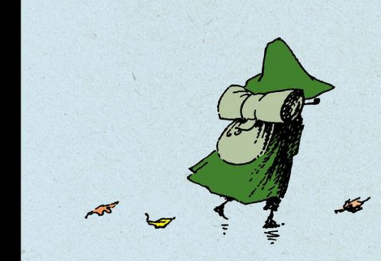 Kuvassa on Pikku Myy kävelemässä takaapäin ja hänellä vihreä takki sekä reppu. Maassa on kolme lehteä. Vasemmalla musta reuna. Kuva on osa kirjan kannesta.