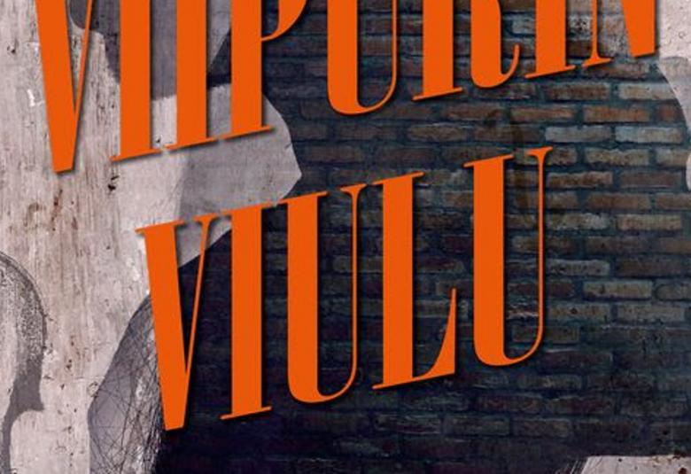 Kuvassa on isoin ruskean punaisin kirjaimin vinosti Viipurin viulu ja taustalla harmaahkoa seinää ja vasemmalla viulun kuva.  Oikealla on iso musta profiili nuoresta naisesta.