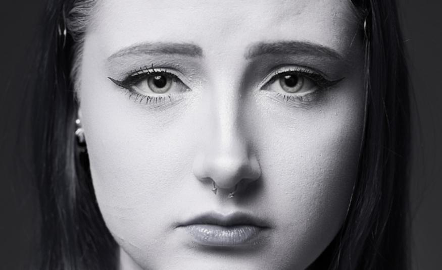 Kuunnelluimpien tietokirjojen joukkoon noussut Tiikeri – Erityisen tytön tarina ilmestyy painettuna kirjana 3.1.2026 – Kirja lähetetään kansanedustajille