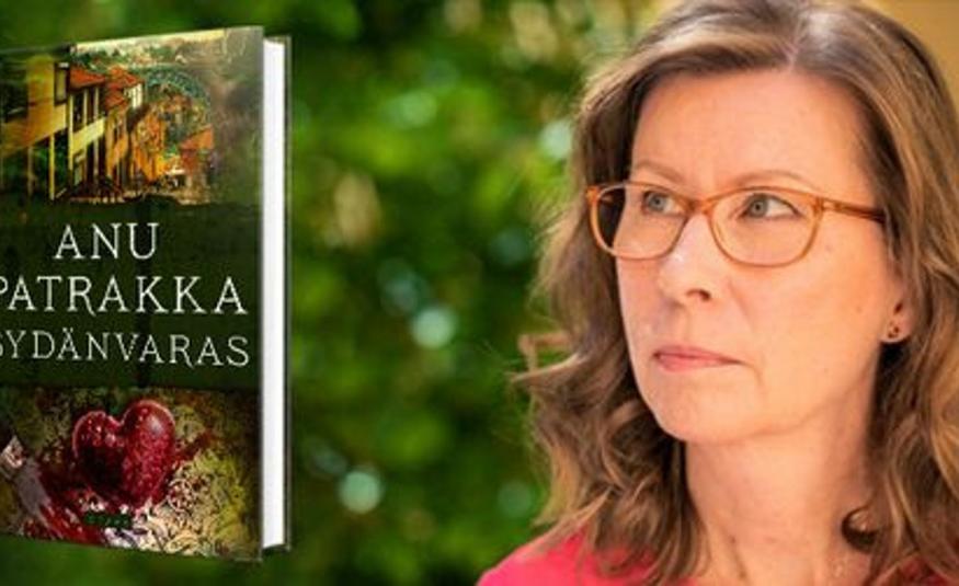 Kuvassa on vasemmalla on kirjan kansi ja siinä on keskellä kirjoitettu Anu Patrakka ja alla Sydänvaras. Yläpuolella on eri värisiä taloja alaspäin menevällä kadulla. Tekstin alla on iso muovisydän ja sen alla kirjoittua kangasta. Oikealla on Anu Patrakan kasvot ja hänellä on vaalean ruskeat taipuisat hiukset. Taustalla on vihreää pensaistoa.