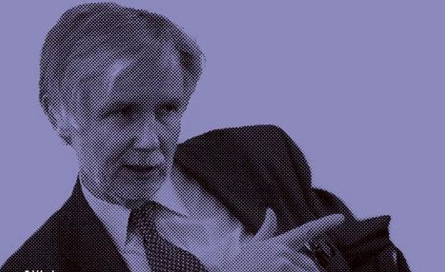 Kuvassa on Erkki Tuomioja istumassa vinosti ja viittoilee vasemmalla kädellään. Hänellä on musta takki päällään. Kuvan sävy on lila. Kuva on osa kirjan kannesta.