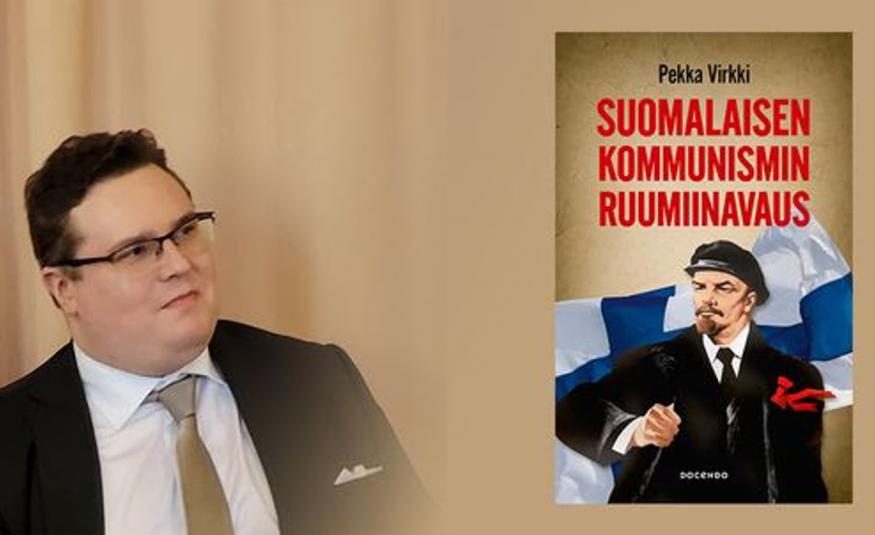 Kuvassa on vasemmalla Pekka Virkki puolivartalokuvassa istumassa ja hänellä on musta takki ja valkoinen paita. Oikealla on kuva kirjan kannesta ja siinä on ylhäällä isoin punaisin kirjaimin kirjan nimi Kommunismin ruumiinavaus. Alla on piirroskuva Leninistä ja takana Suomen lippu. Tausta on vaalean ruskea.