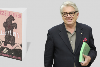 Kuvassa on vasemmalla kirjan kansi, joka on vaalea roosa ja siinä on pystyssä olevan karhun kuva. Se seisoo alastoman makaavan, alastoman naisen päällä. Ylhäällä on nimi Lasse Lehtinen ja keskellä nimi Läheltä piti. Oikealla on Lasse Lehtinen mustassa takissa puolivartalokuvassa ja vaalean vihreä konseptipino vasemmassa kädessään.