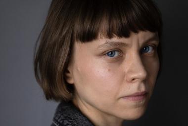 Kuvassa on Mariia Niskavaaran kasvokuva. Hänellä on ruskea polkkatukka.