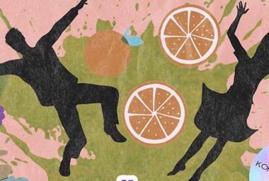 Kuvassa on piirroskuva, jossa on vasemmalla musta mieshahmo kelluvassa asennossa ja oikealla naishahmo. Keskellä on appelsiinin siivu ja ylempänä ruskea omena. Tausta on roosan ja vaalean vihreän läiskikäs. Kuva on osa kirjan kannesta.   