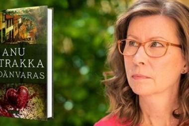 Kuvassa on vasemmalla on kirjan kansi ja siinä on keskellä kirjoitettu Anu Patrakka ja alla Sydänvaras. Yläpuolella on eri värisiä taloja alaspäin menevällä kadulla. Tekstin alla on iso muovisydän ja sen alla kirjoittua kangasta. Oikealla on Anu Patrakan kasvot ja hänellä on vaalean ruskeat taipuisat hiukset. Taustalla on vihreää pensaistoa.