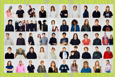 Kuvassa on neljässä rivissä pikkukuvia taiteilijoista, joissa he ovat puolivartalokuvassa. Raami on vaalean vihreä ja tausta pikkukuvissa vaalea.