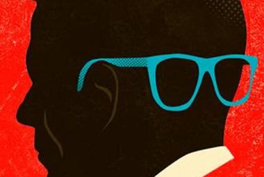 Kuvassa on kuva mustasta, isosta miehen päästä, jonka pää on käännetty sivuun ja niskassa on turkoosisankaiset lasit.  Tausta on punainen.